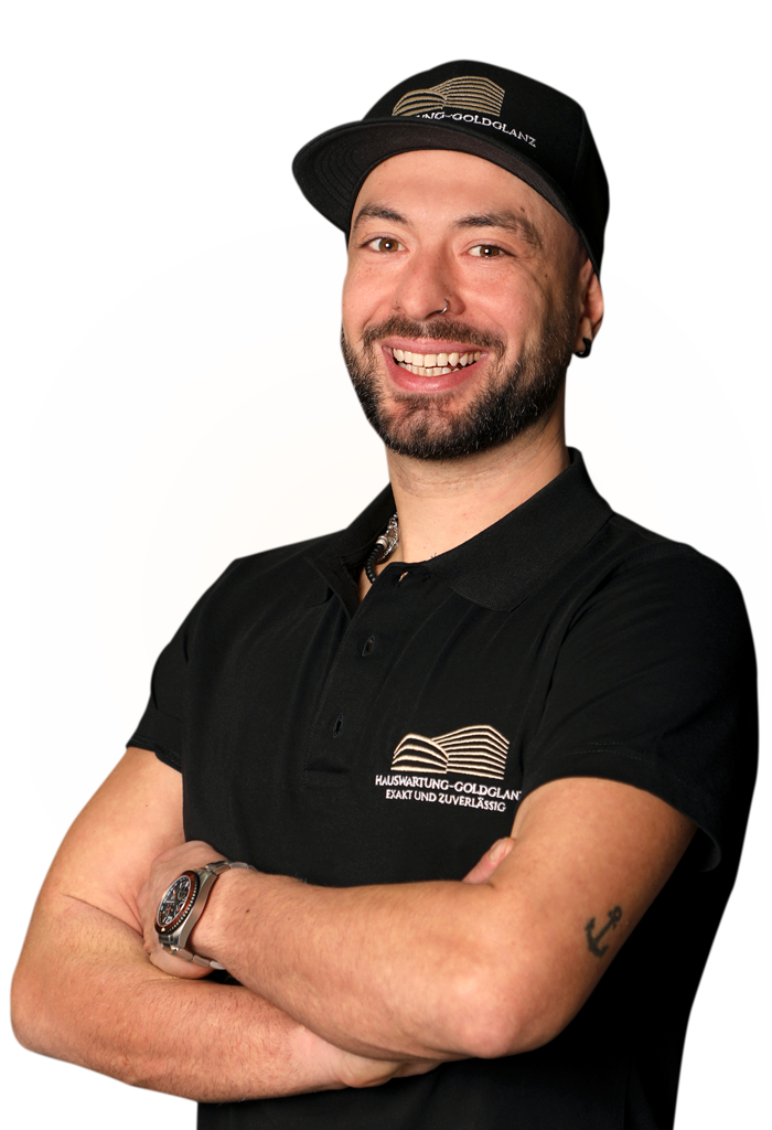 Francisco Dapia in Arbeitskleidung mit verschränkten Armen